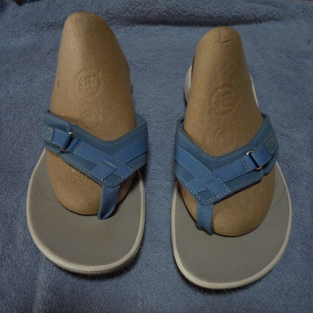 EUC! Clarks Cloud Steppers Breeze Sea Womens Size 8 BLUE Thong Flip Flop Sandals